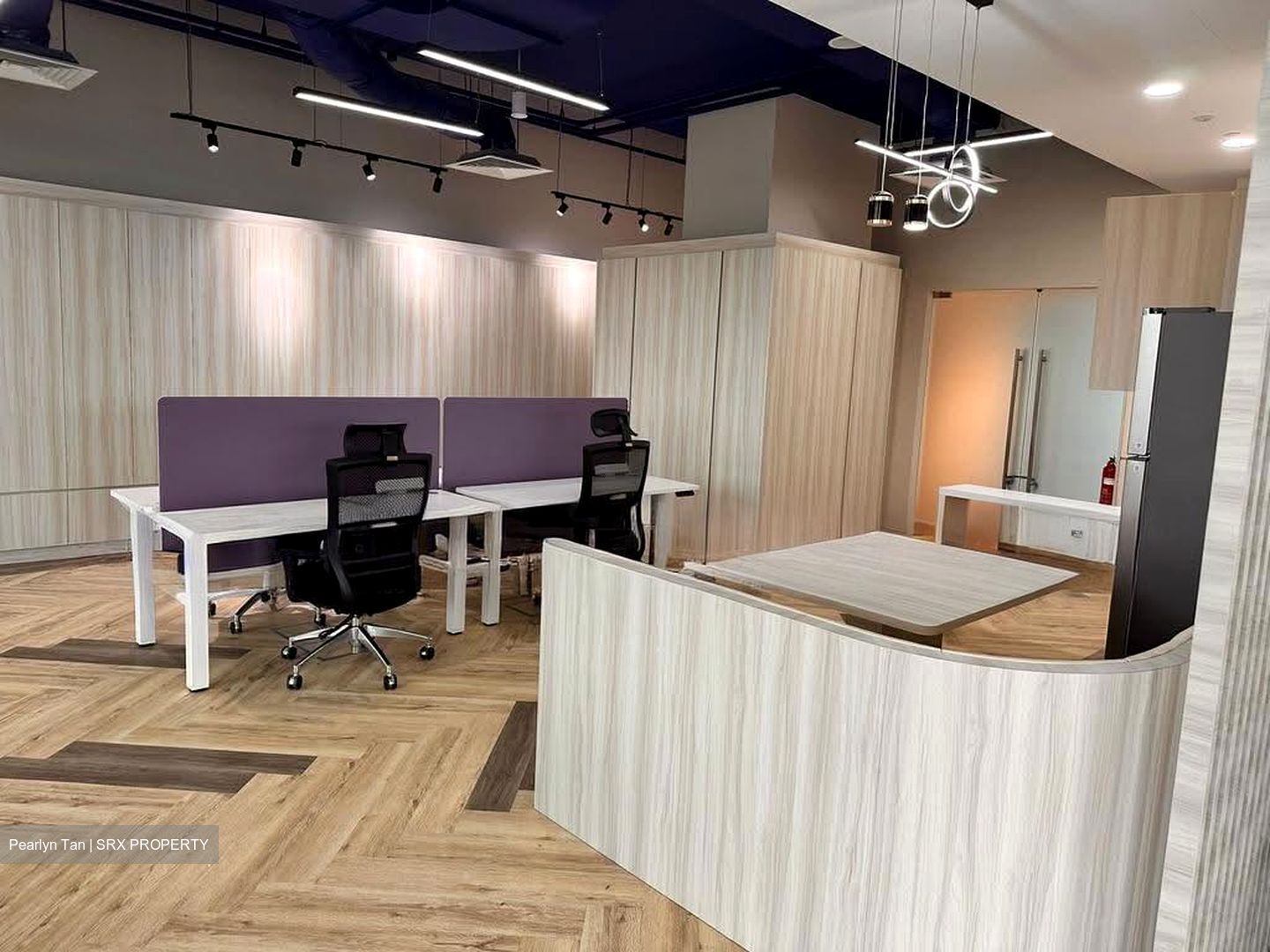 Woods Square (D25), Office #624029111